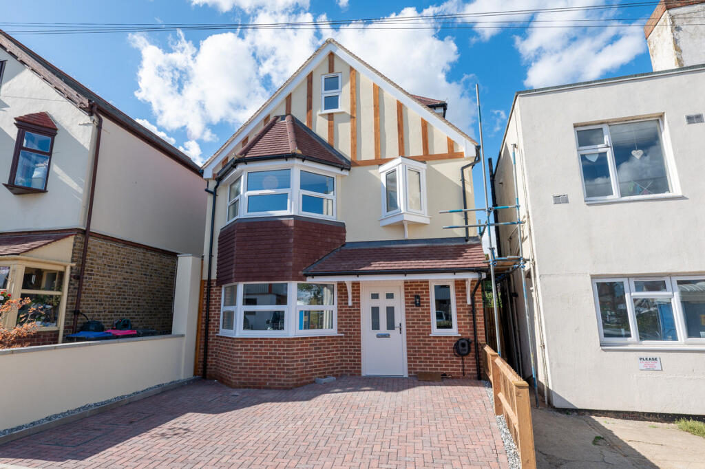 Main image of property: Rockleigh Avenue, Leigh-on-sea, SS9 1