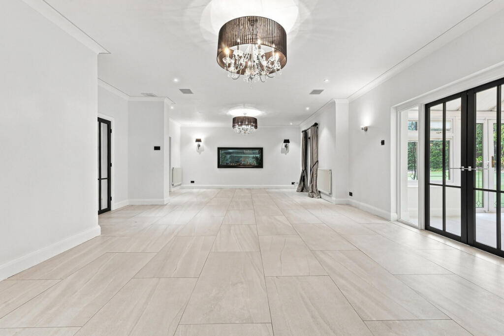 House in Ilford - More