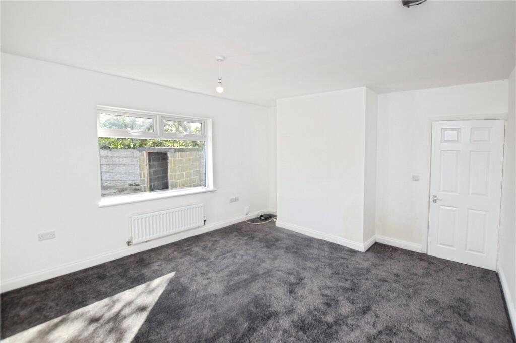 Acre Crescent, Leeds, West Yorkshire, LS10 photo 3