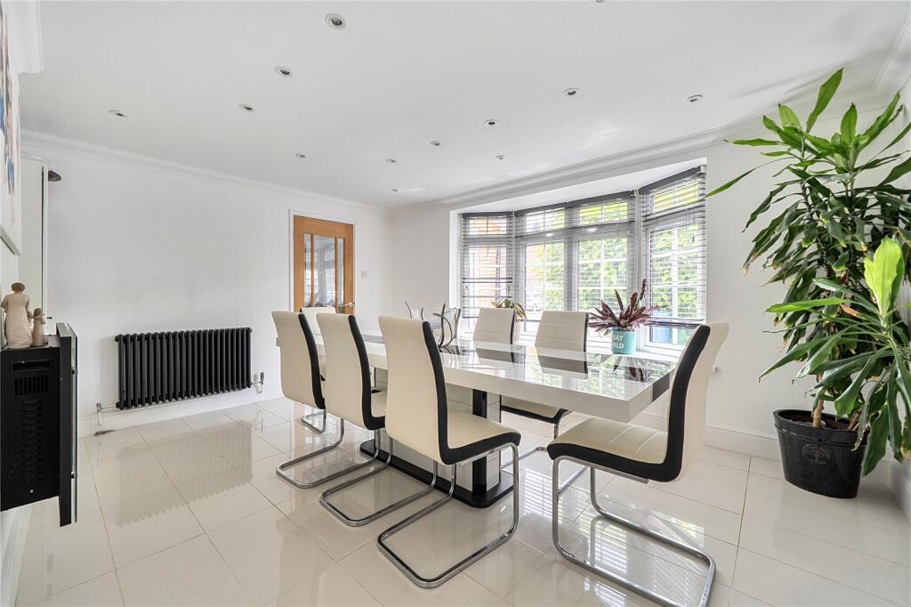 House in Bracknell - More