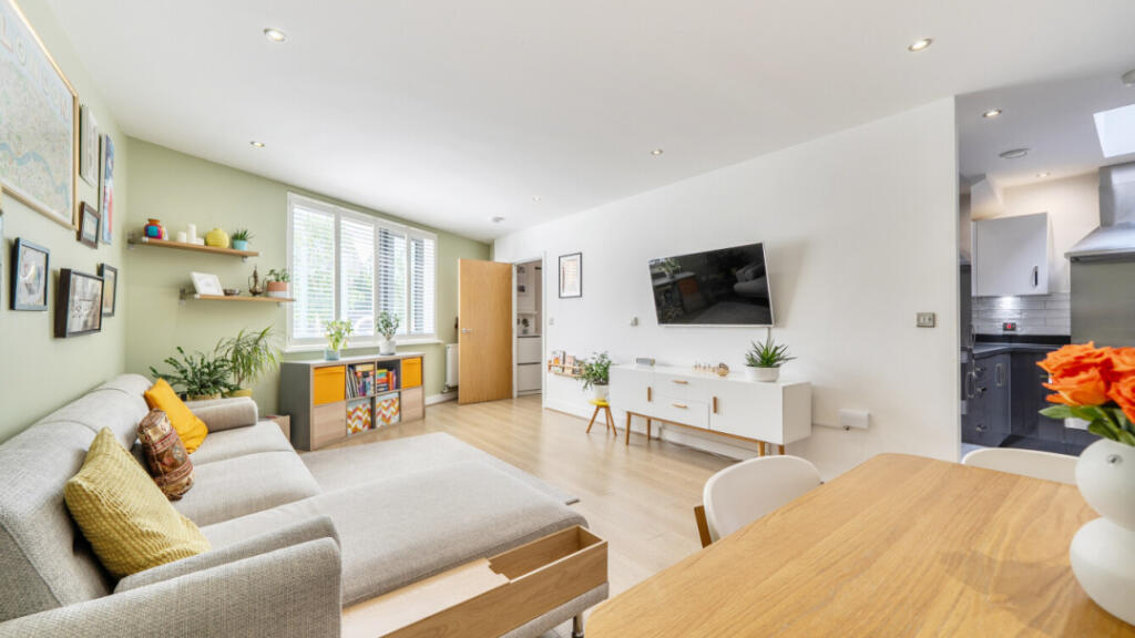 House in London - View 5