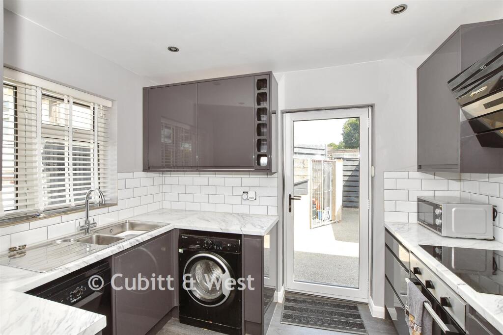 House in Redhill - View 4