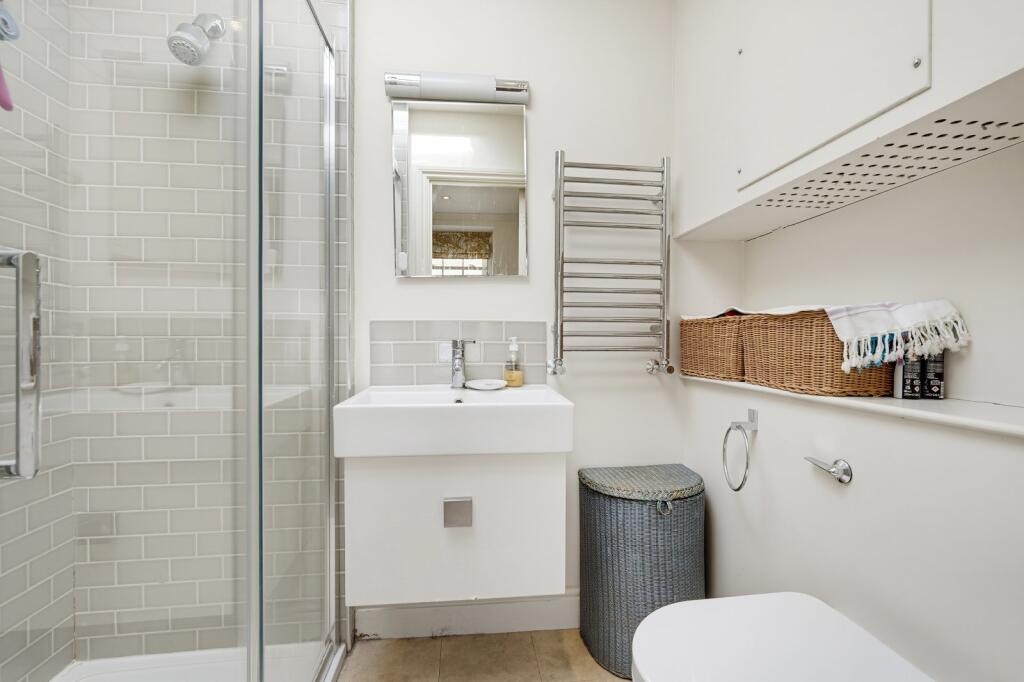 Apartment in London - View 5