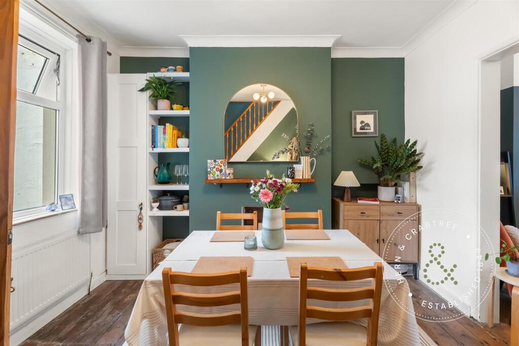 House in Cardiff, Grangetown - More