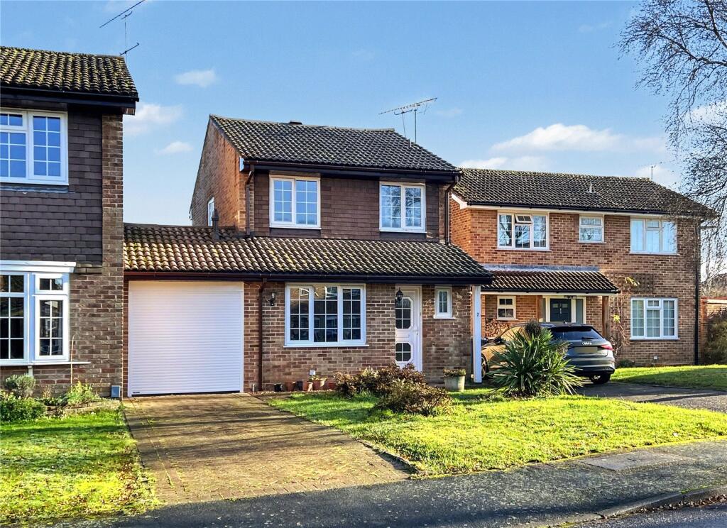 Main image of property: Glorney Mead, Badshot Lea, Farnham, Surrey, GU9