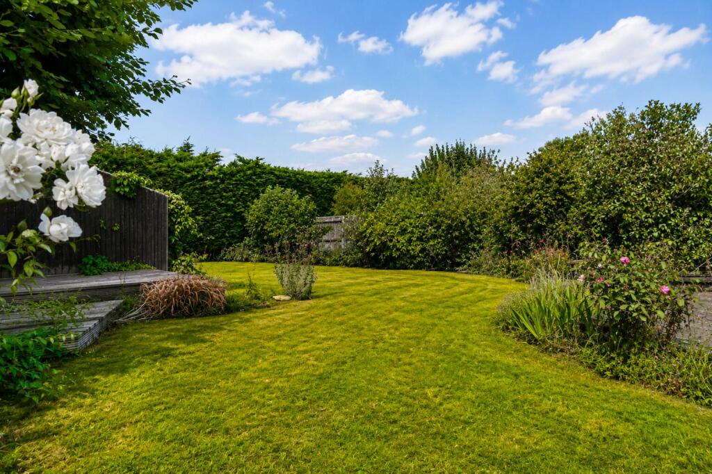 House in Barby - More