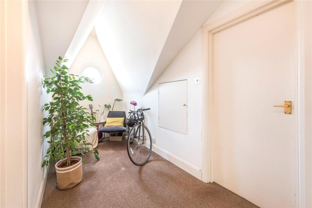 Apartment in London - More