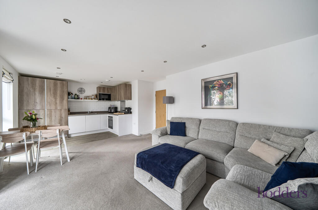 Apartment in Addlestone, Bleriot Gate - More