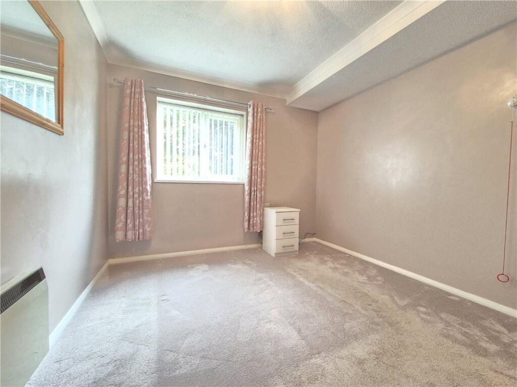 Apartment in Orpington, St Paul's Cray - View 3