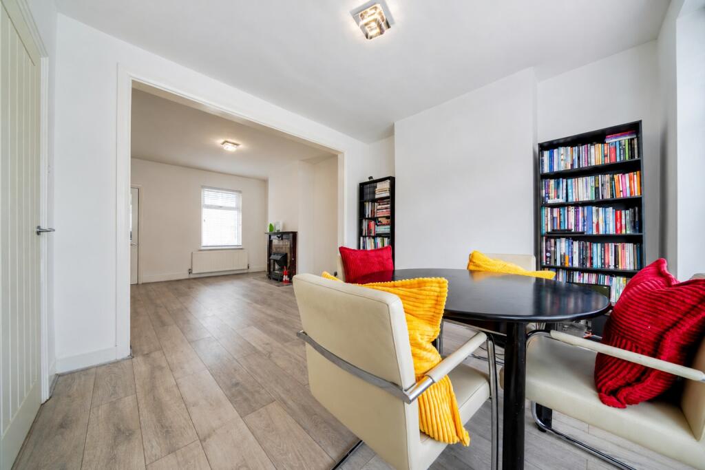 House in London - View 2