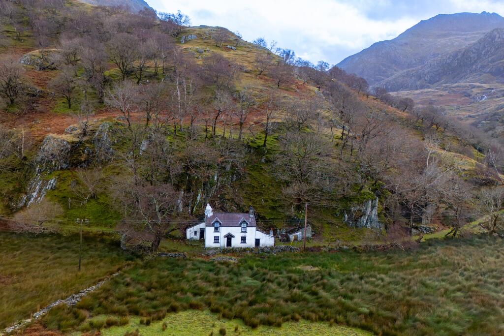 Main image of property: Tan Y Dderwen, Nant Peris, Caernarfon, Gwynedd LL55 4UL