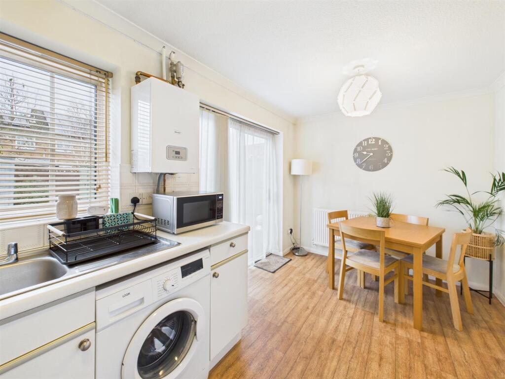 Flemming Avenue, Ruislip photo 4