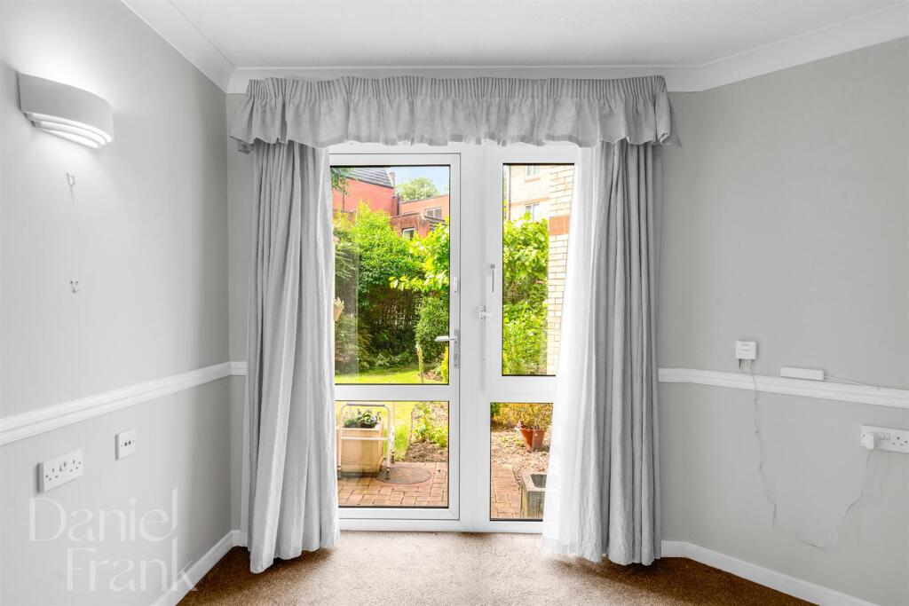 Grange Avenue, Woodford Green photo 3