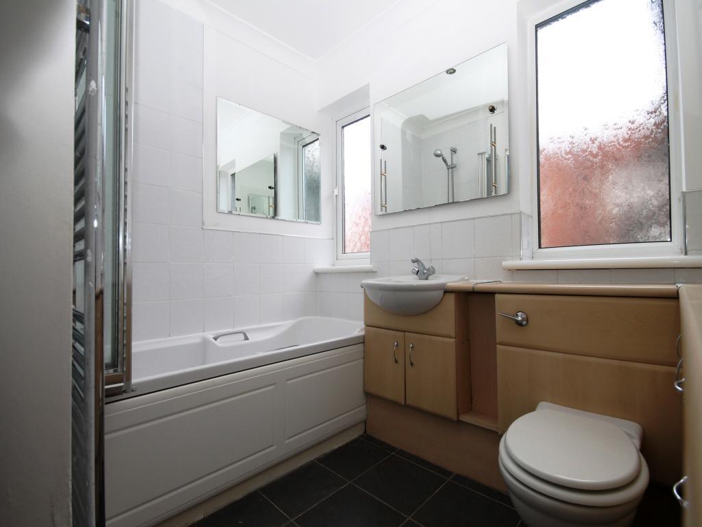Apartment in Romford - View 4