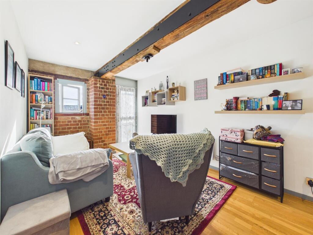Apartment in Gloucester, Linden - View 5