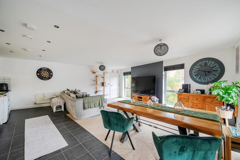 Apartment in Kingston upon Thames - View 5