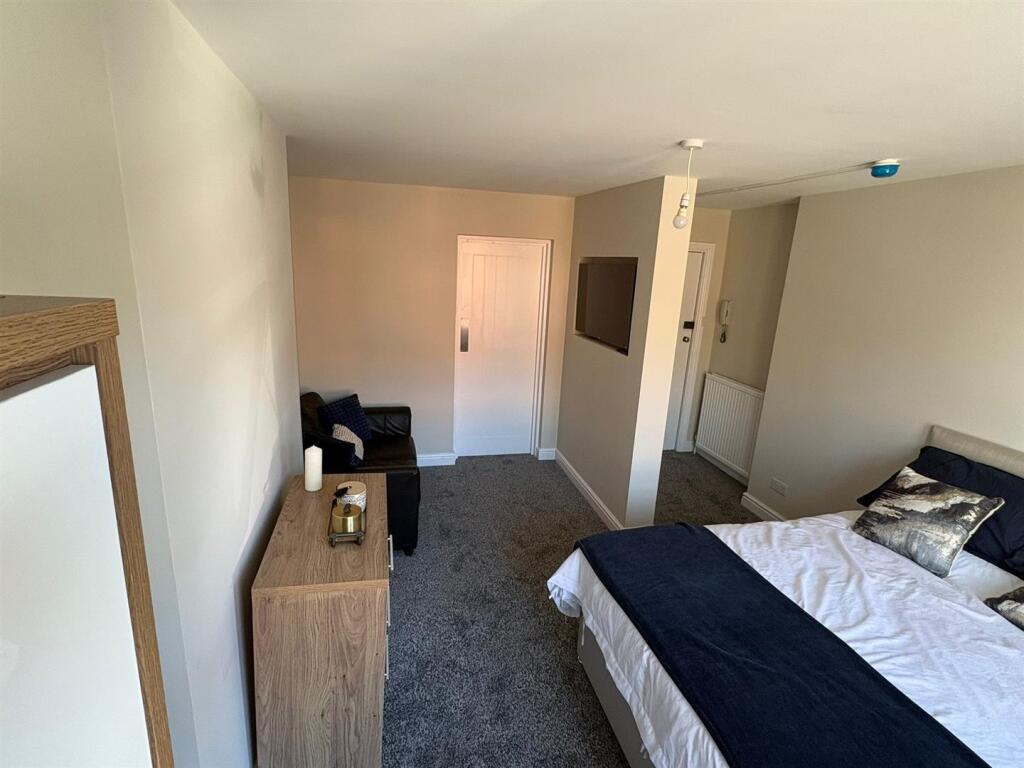 Main image of property: *En-suite & Kitchenette* Layton Avenue, Mansfield