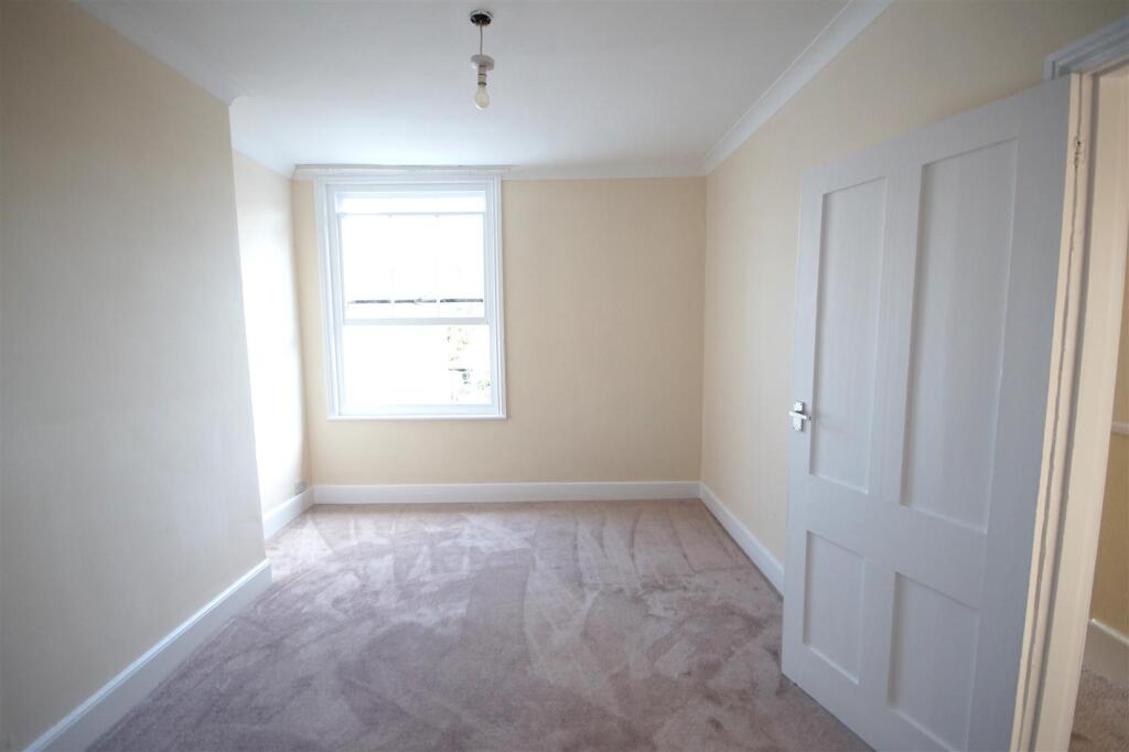 Apartment in Tonbridge - More