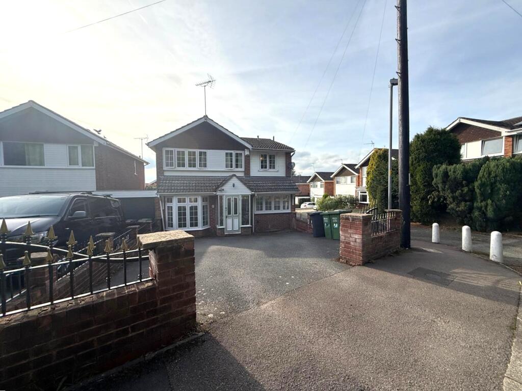 4-bed detached on Ruskin Avenue, Kidderminster, DY10, £310,000