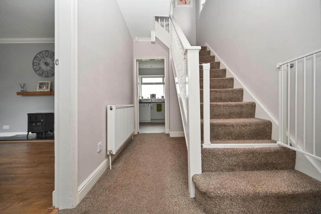Second Avenue, Rawdon, Leeds photo 3