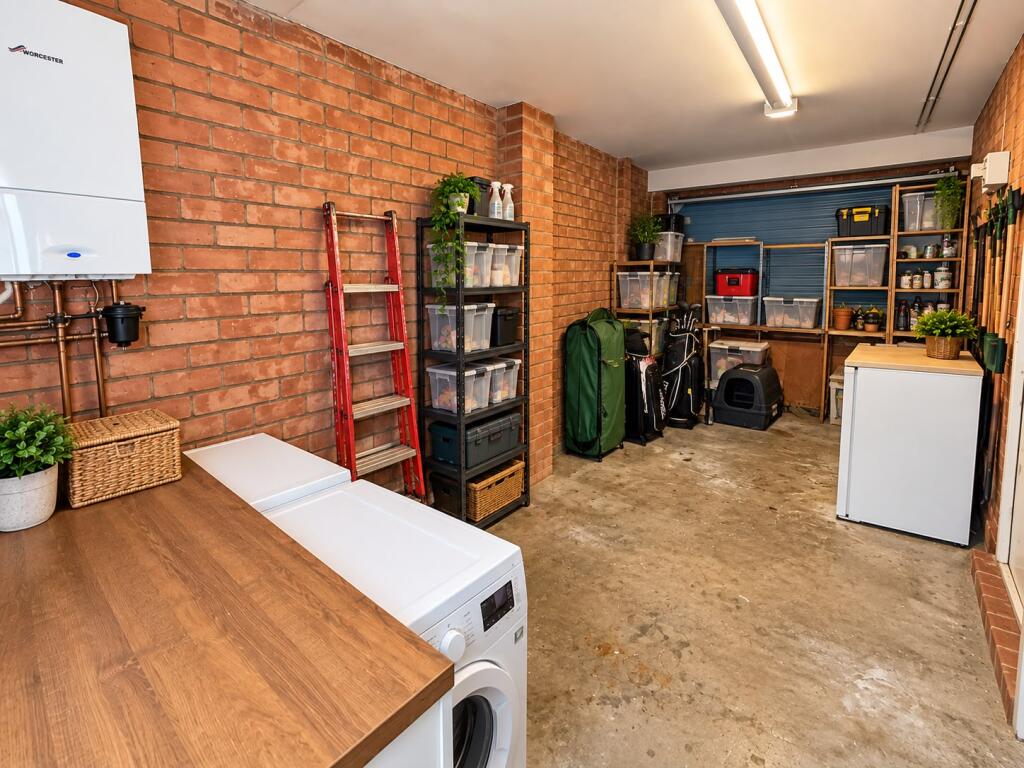 House in Stockport, Greater Manchester - View 5