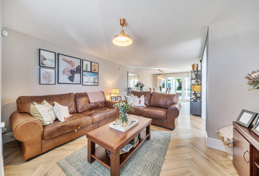 House in London, Morden - View 2