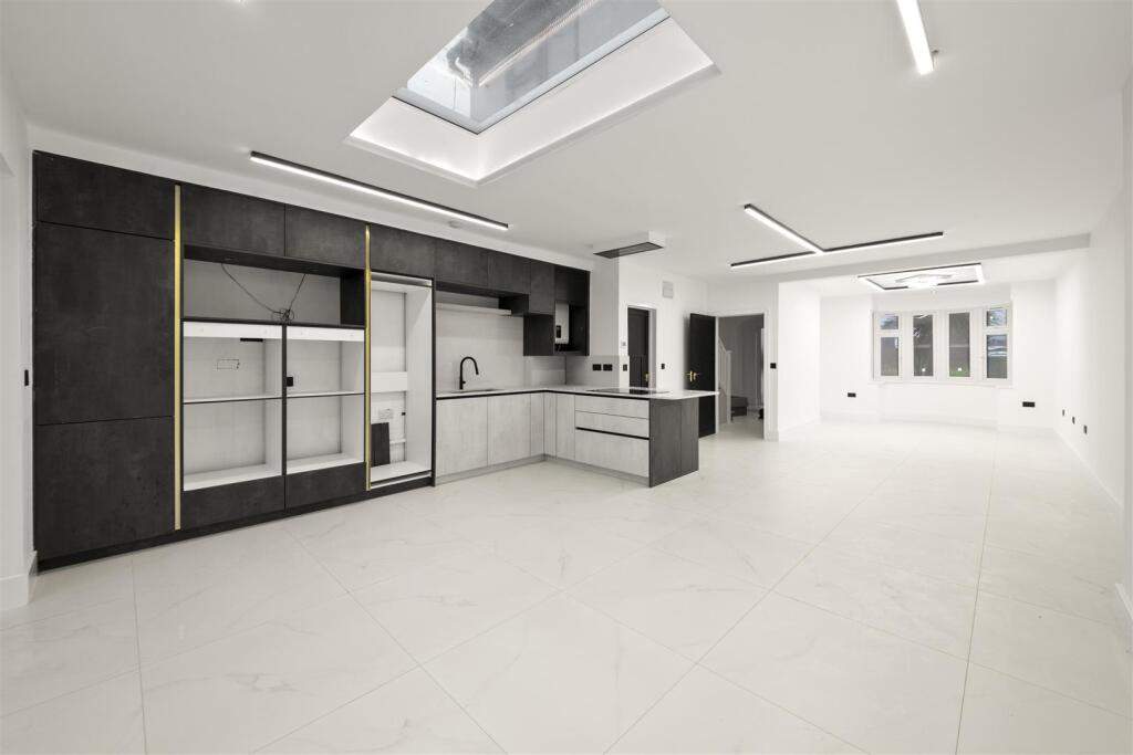 House in London - View 2
