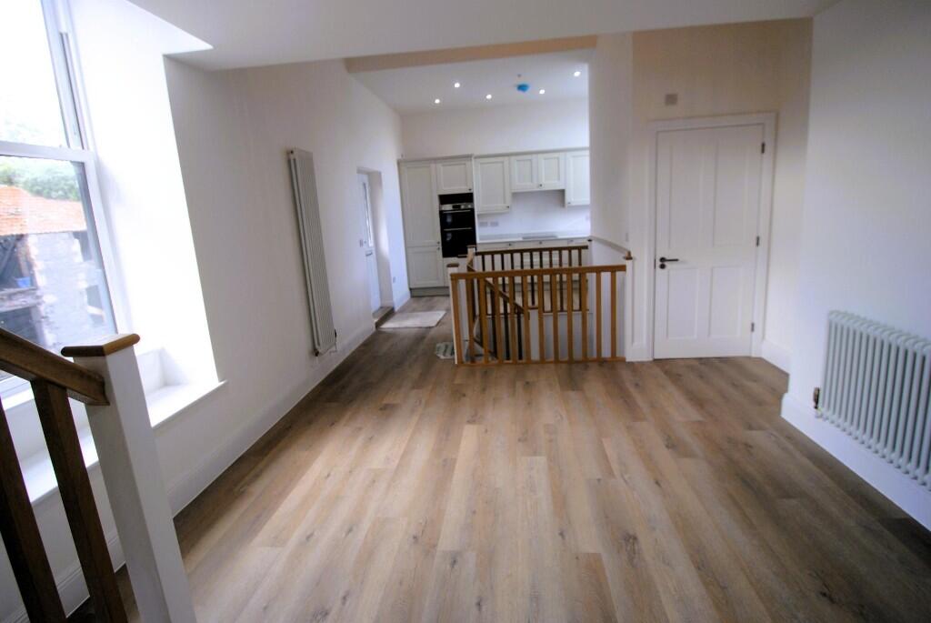 4 Russell Place, Chipping Sodbury. BS376BJ photo 4