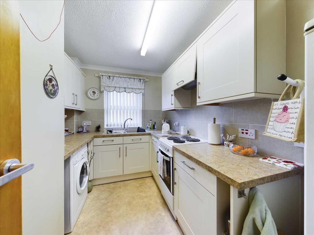 2-bed house on Balmoral Court, CM2, £120,000