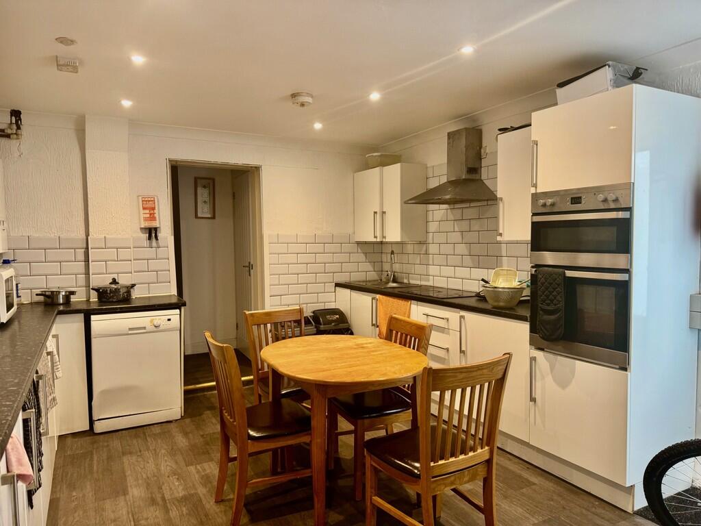 Ilbert Street, Stonehouse. 5 letting room HMO Investment property.  photo 2