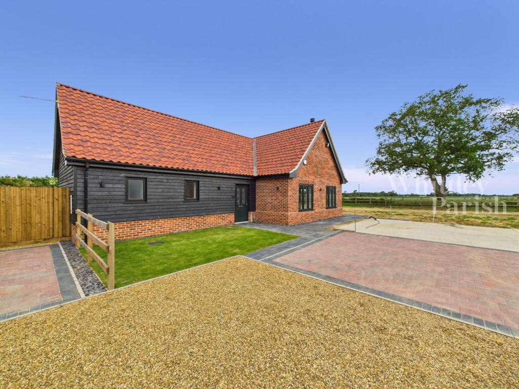 4-bed other on Mill Road, Winfarthing, £525,000