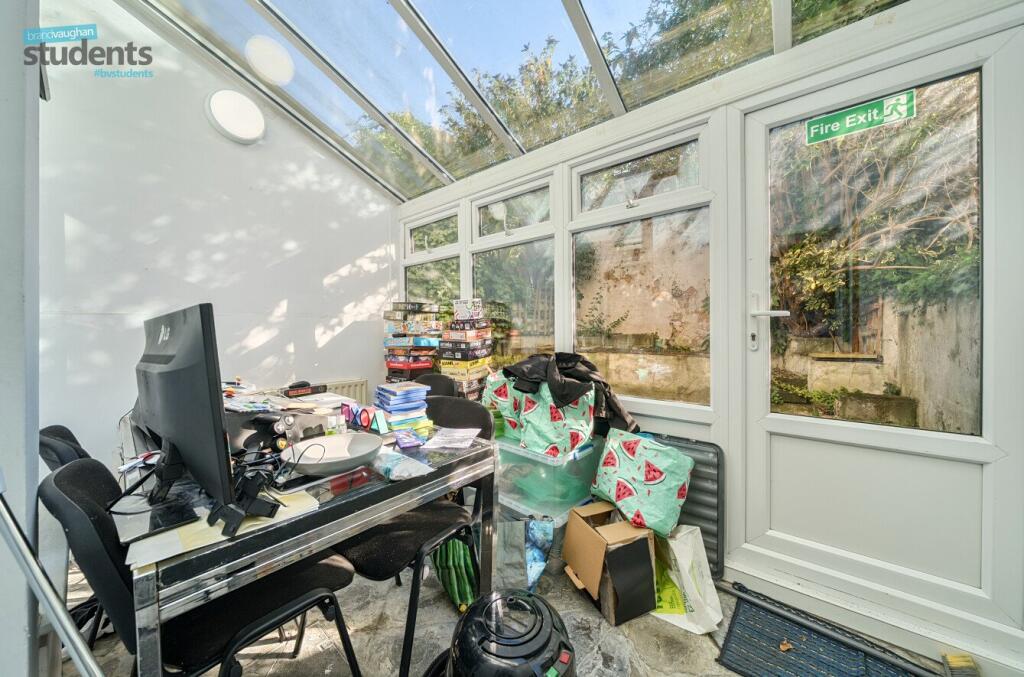 4 bedroom end of terrace house for rent