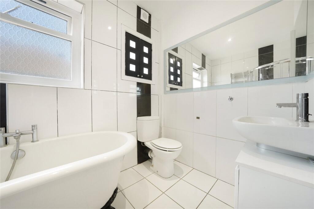 House in London - View 5