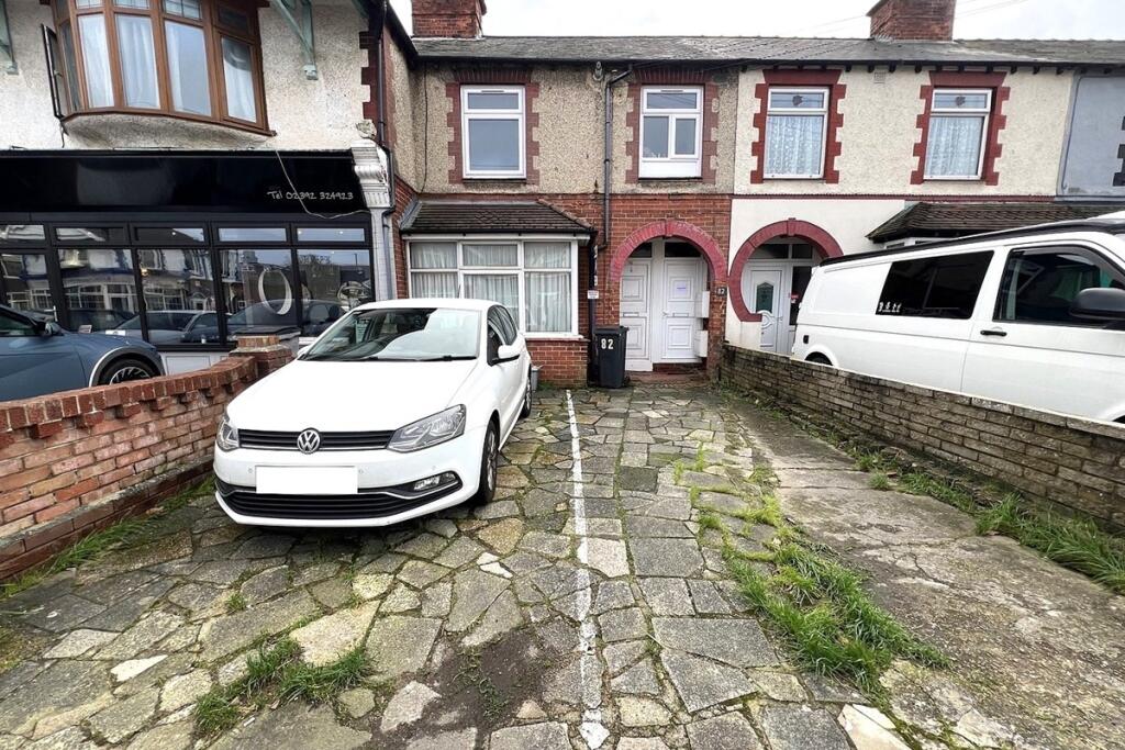 Main image of property: Chatsworth Avenue, Portsmouth, Cosham, Hampshire, PO6 2UQ