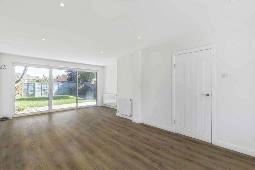 Staines Road East, Sunbury-On-Thames photo 2