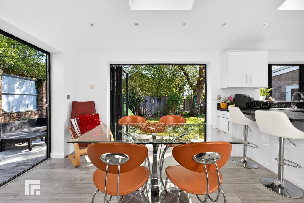 Geraint Close, Thornhill, CF14 photo 4