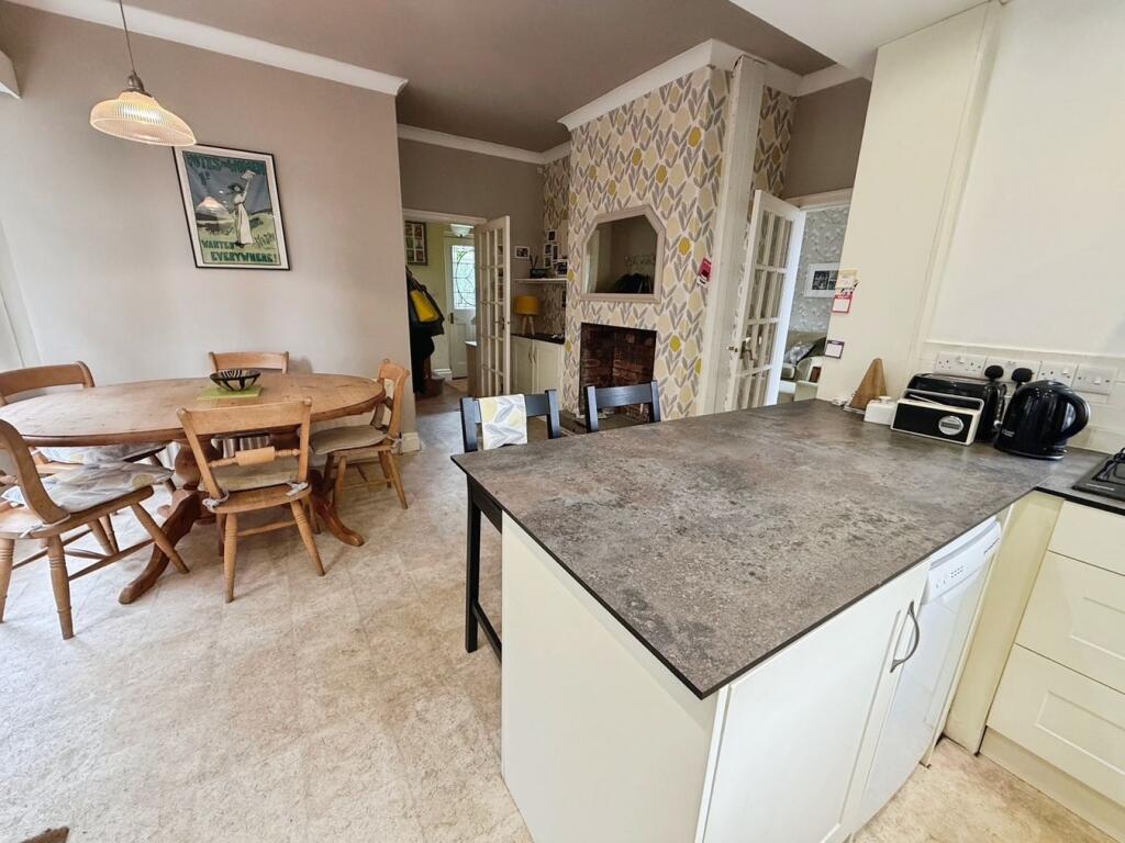 Bradford Road, Shipley, BD18 photo 4