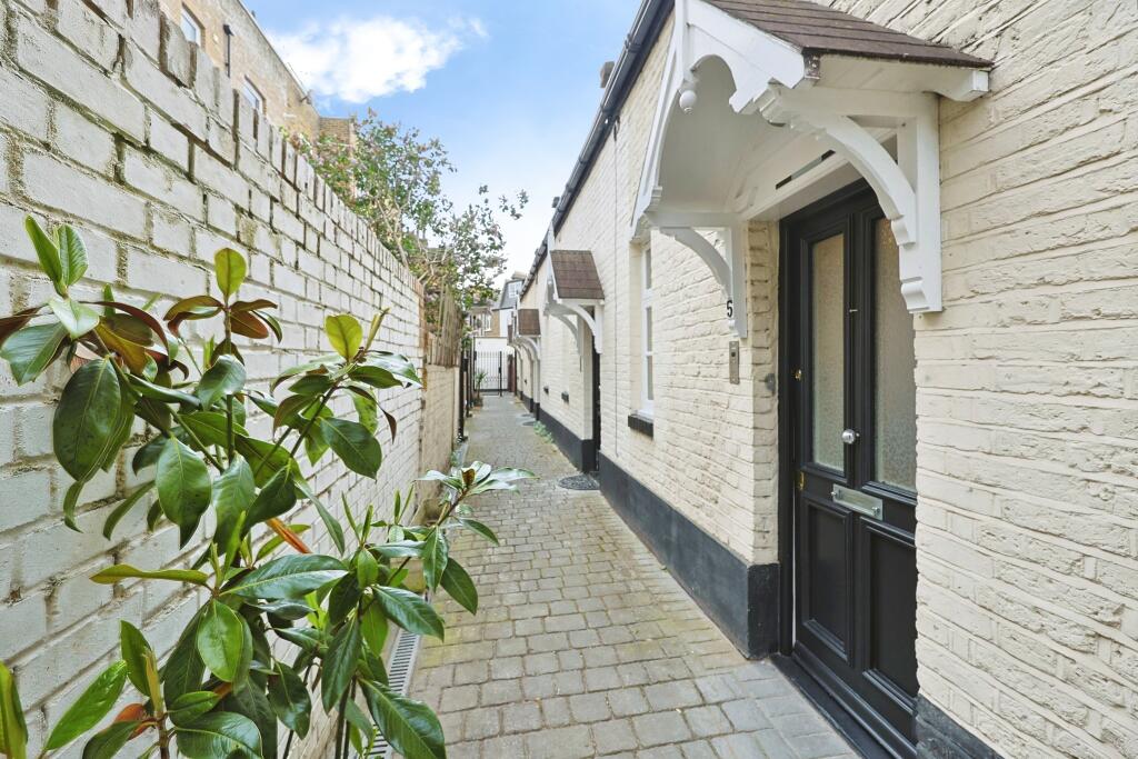 Main image of property: Salisbury Mews, London, SW6