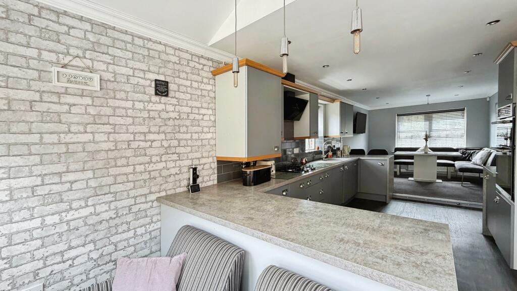 House in Wakefield - View 5