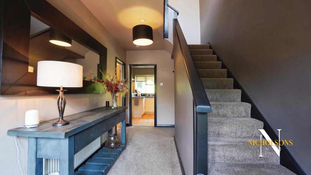 A beautiful home on a great plot on Ordsall Park Close! photo 4