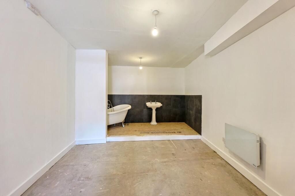 Apartment in Cardiff - View 3