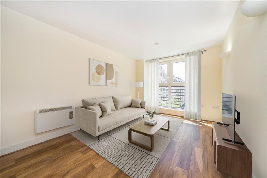 Main image of property: Townmead Road, Fulham