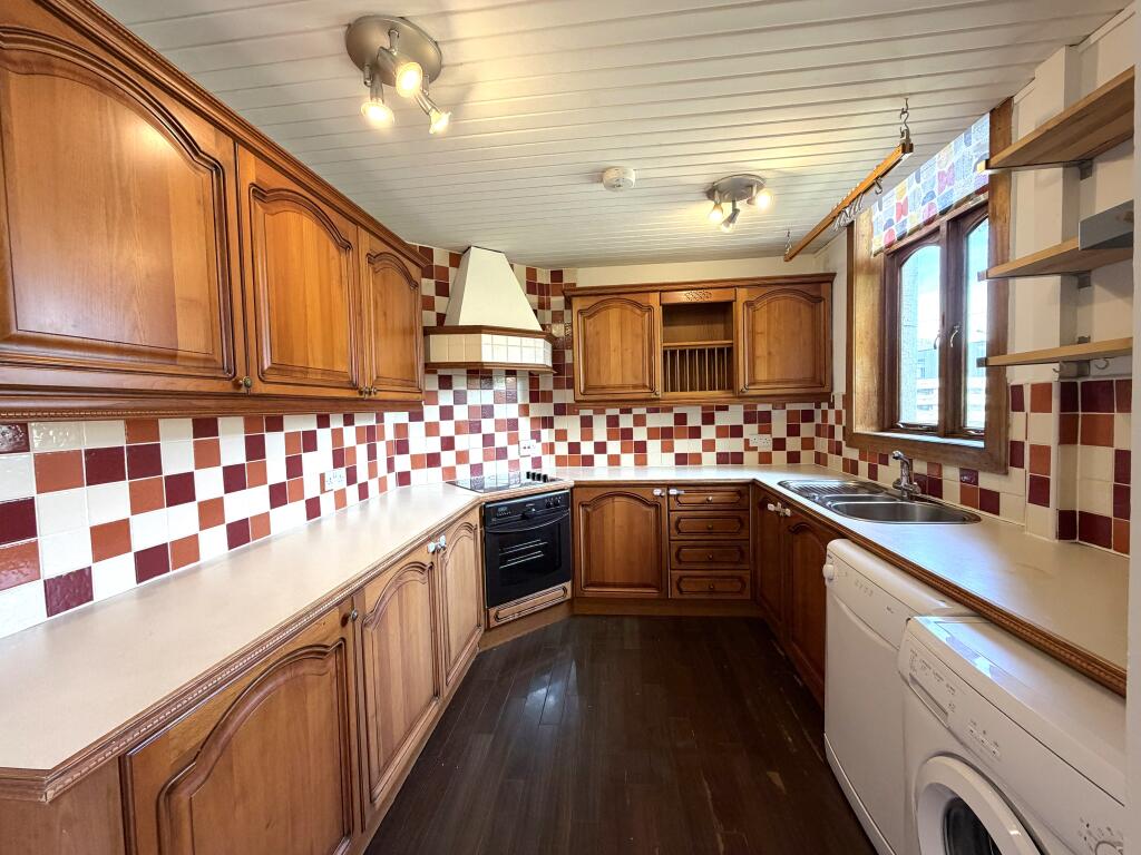 House in East Calder, Calderwood - View 4