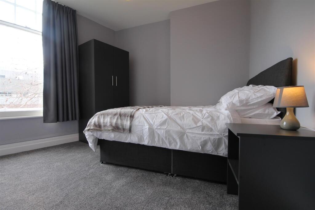 Apartment in Newcastle upon Tyne - View 5
