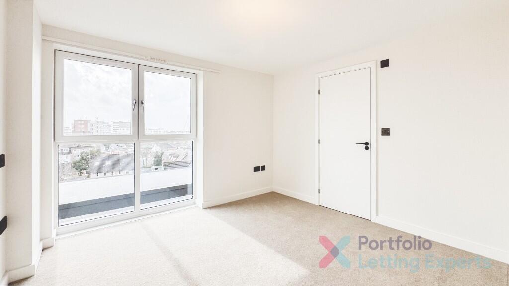 Additional image 5 of Luxury 3 Bed Penthouse | Brand New Building | Parking, Balcony & High-Spec Finishes - The Avebury