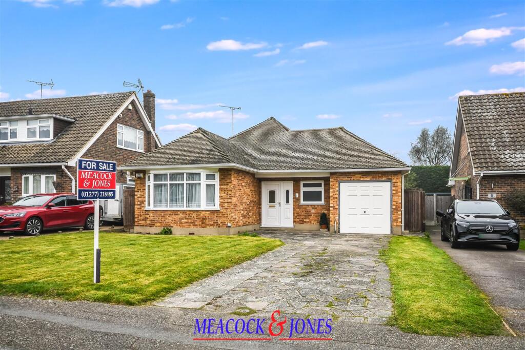 2-bed detached on The Coverts, Hutton, Brentwood, £675,000