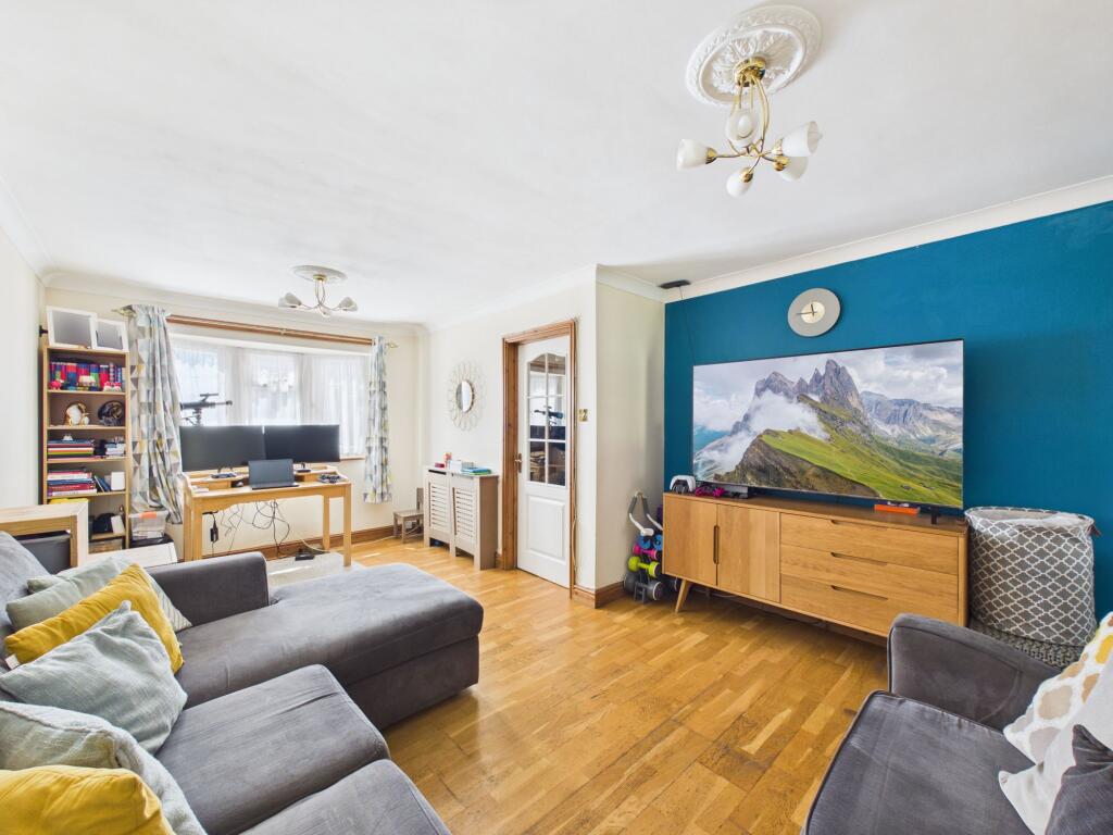 Sandleford Close, Reading, RG2 - View 5