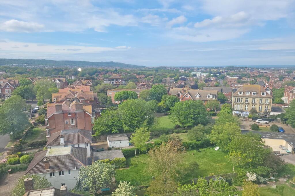 Apartment in Eastbourne, East Sussex - View 3