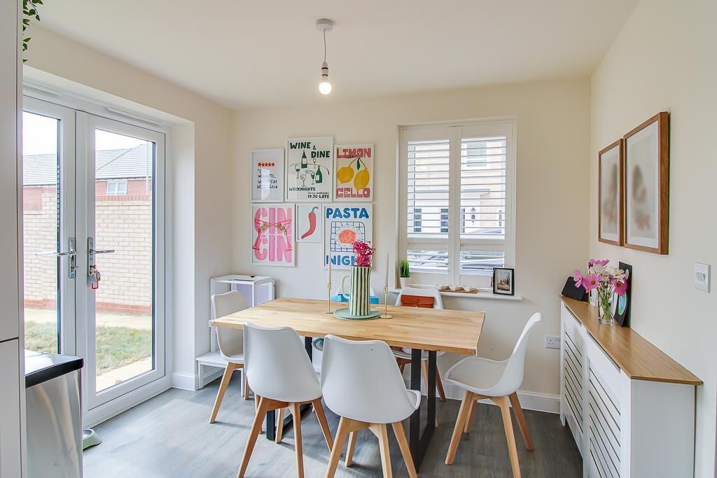 House in Rochford, High Elms Park, Hullbridge - More