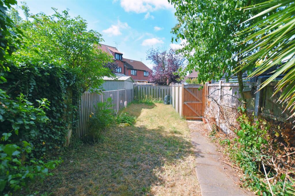 Berry Vale, South Woodham Ferrers photo 4